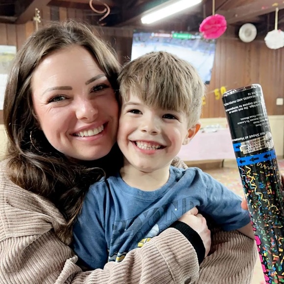 Meet your Posher, Kayla - Picture 1 of 1